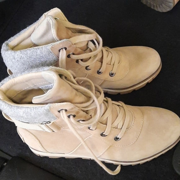 Womens Sorel boots - Picture 3 of 9